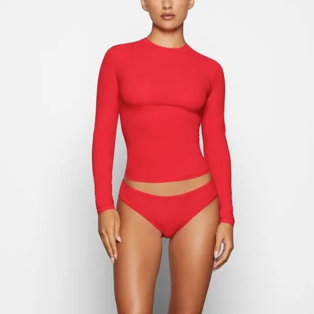 NWOT Skims Fits Everybody Long Sleeve T Shirt in Ruby